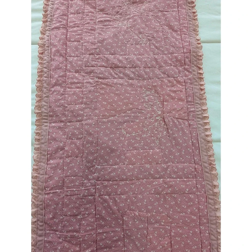 Vintage Handmade Nursery Rhyme Wall Hanging Quilt Mother Goose Mary Lamb Mauve‎